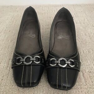 Aerosoles Stitch N Turn Black Leather Constrast Stitch Buckle Flats